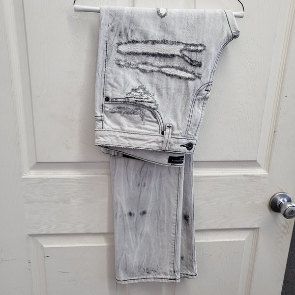 Cult of Individuality Distressed Jeans - Picture 1 of 4